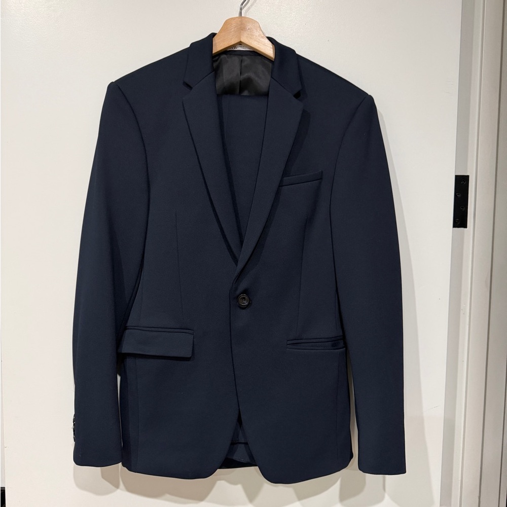 ZARA Navy Slim Fit Suit • Jacket 34, Pants 29 • Excellent Condition